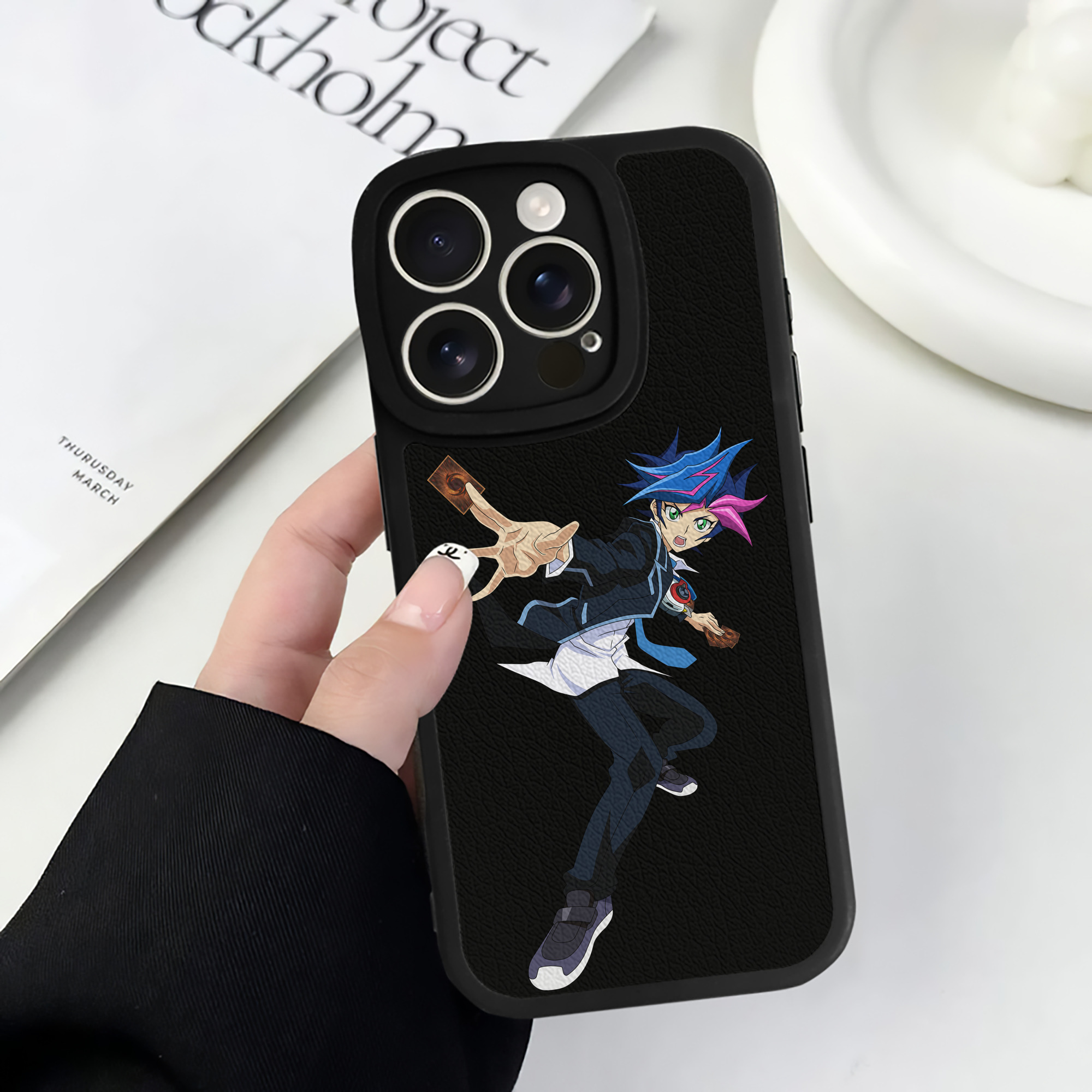 遊☆戯☆王 Yu-Gi-Oh! 【iPhone 16シリーズ対応】シリコンスマホケース（レザー調） 材質：シリコン